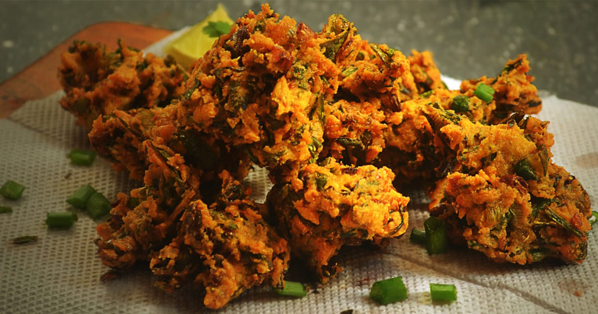Make Delicious Pakoras With Bread And Onions, Learn The Recipe